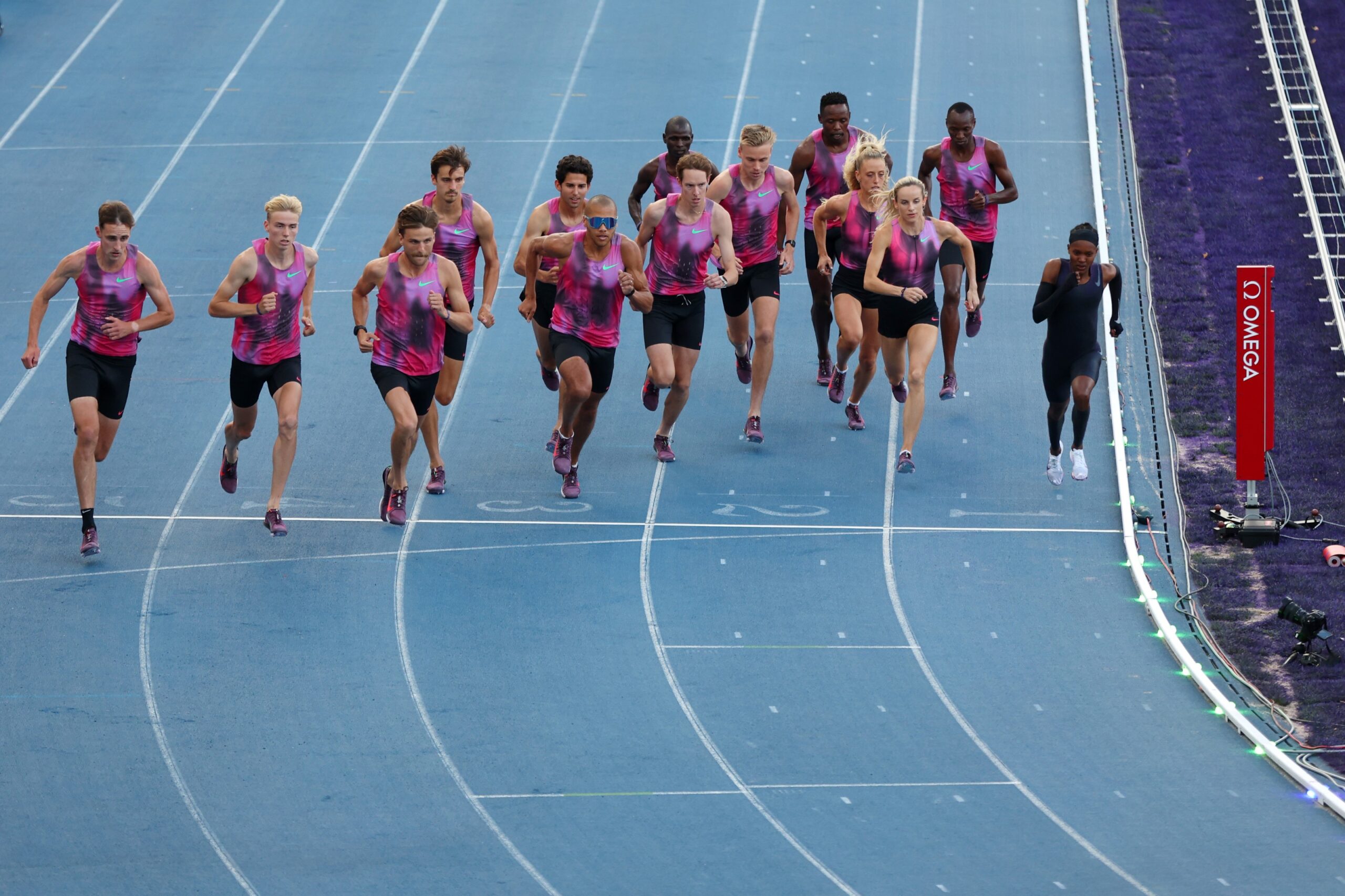 菲斯·基普耶贡再书传奇，一英里创个人记录新高