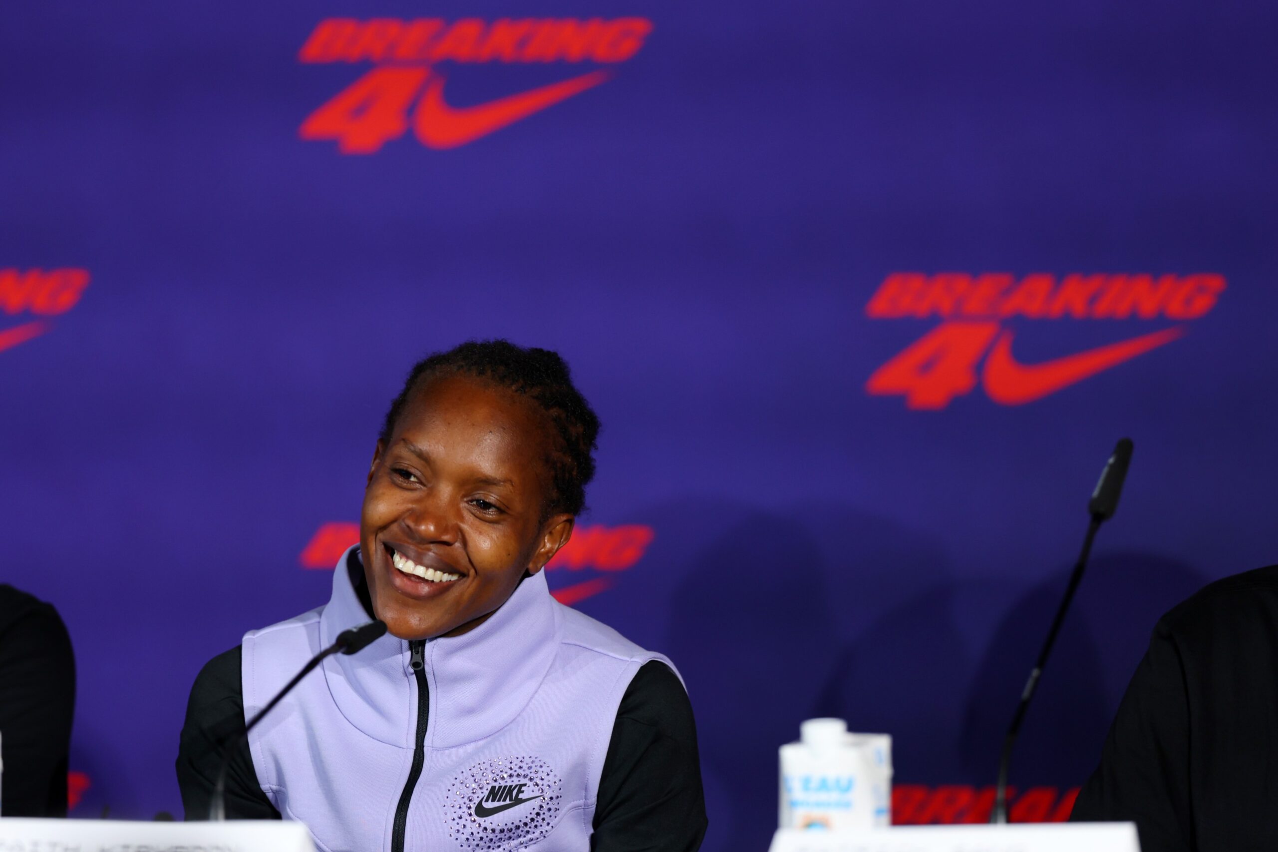 菲斯·基普耶贡再书传奇，一英里创个人记录新高