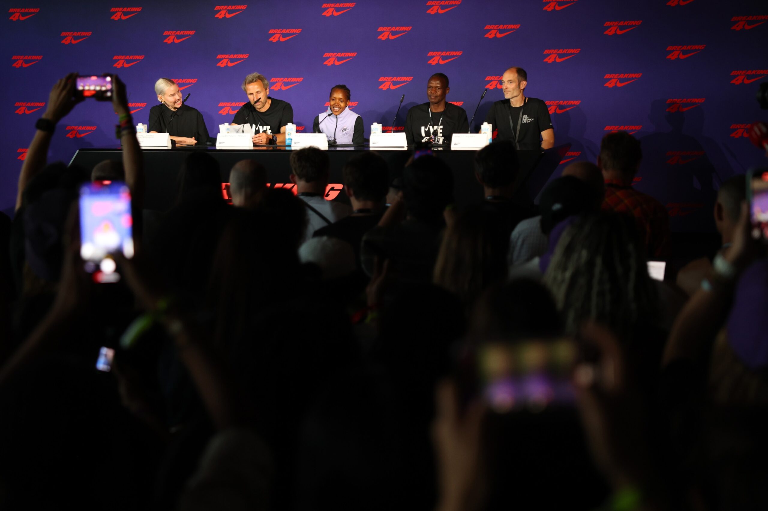 菲斯·基普耶贡再书传奇，一英里创个人记录新高