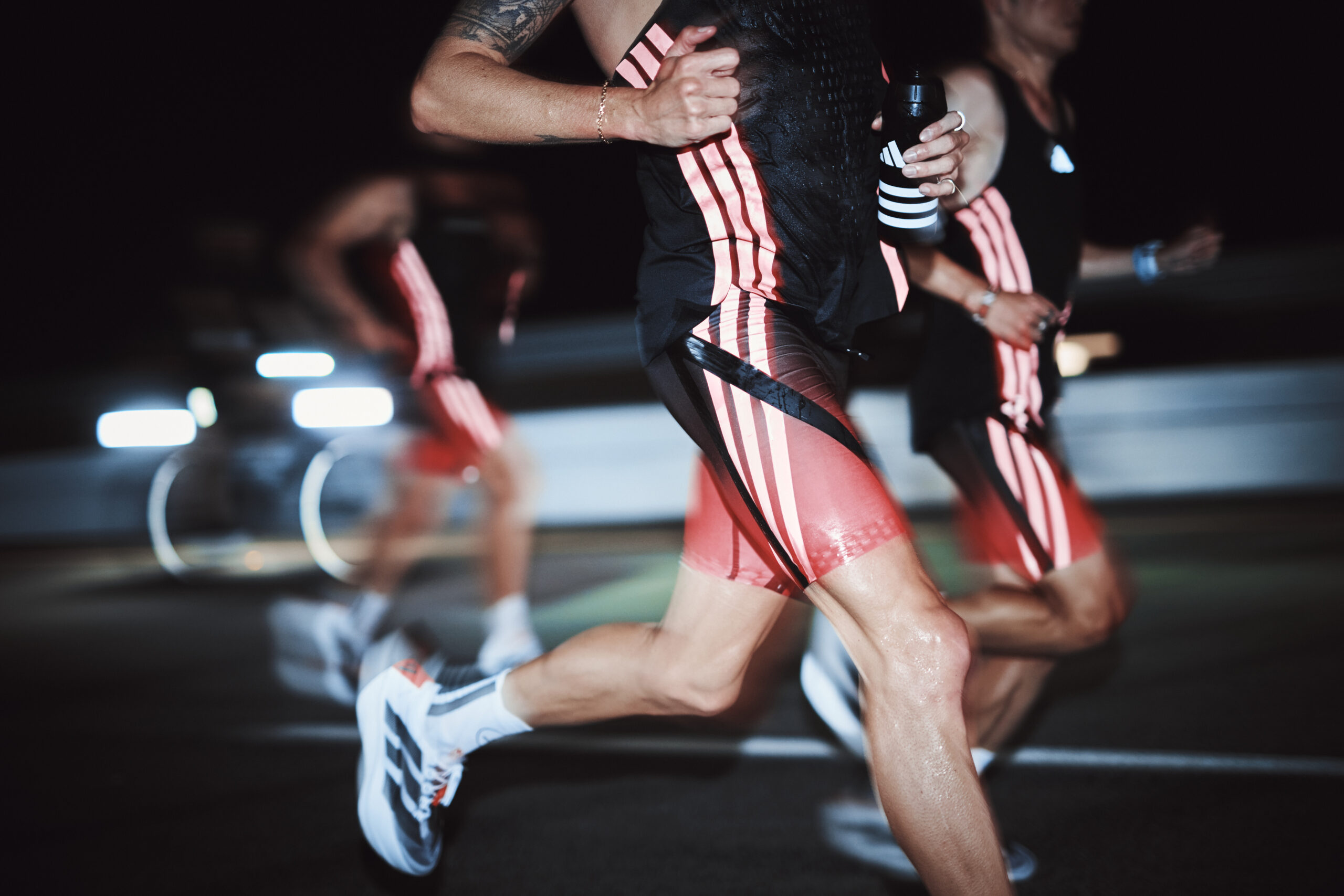 西布西索·库布赫卡突破百公里六小时大关 阿迪达斯尖端疾速科技助力极限挑战