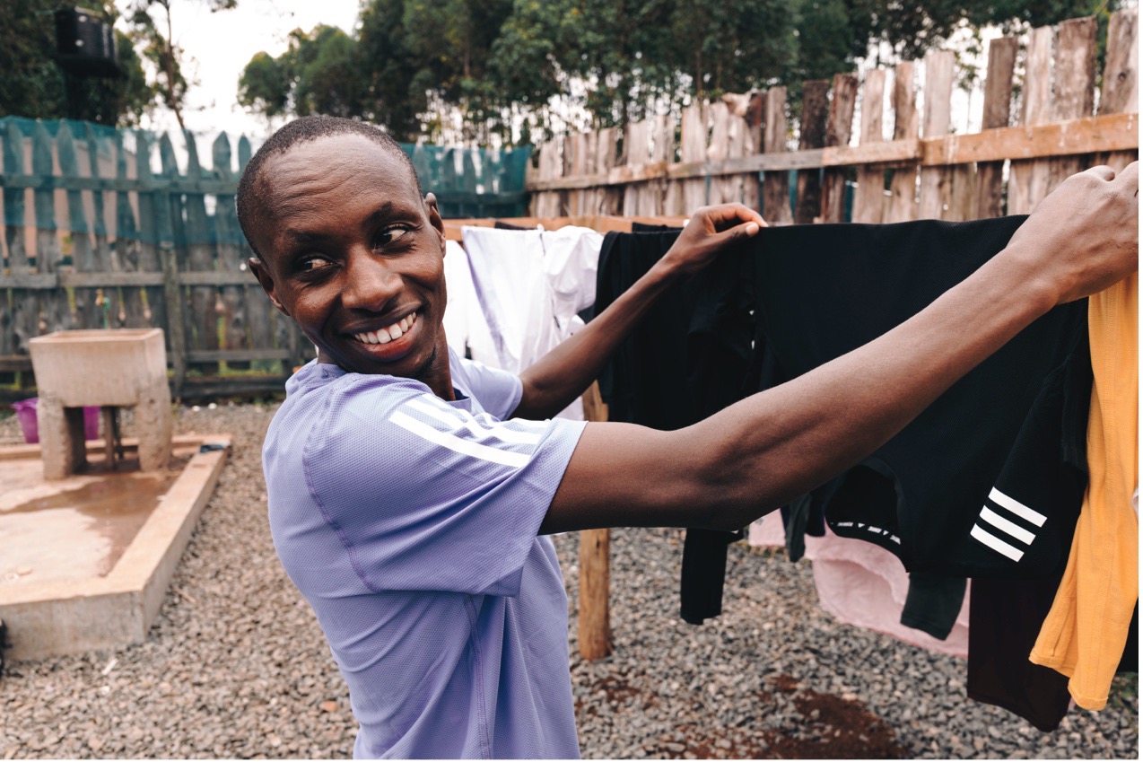 阿迪达斯Adizero 0系列科技助力塞巴斯蒂安·萨维问鼎2025柏林马拉松