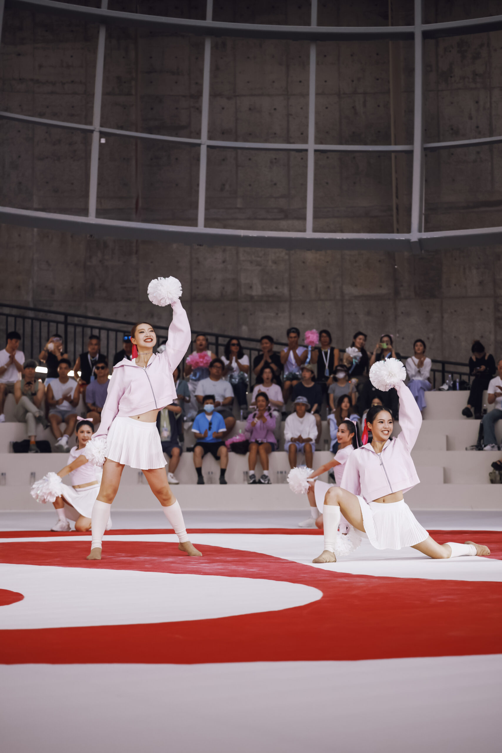 花游世界冠军亮相“Scuba动态剧场”，首次跨界啦啦操演绎力与美