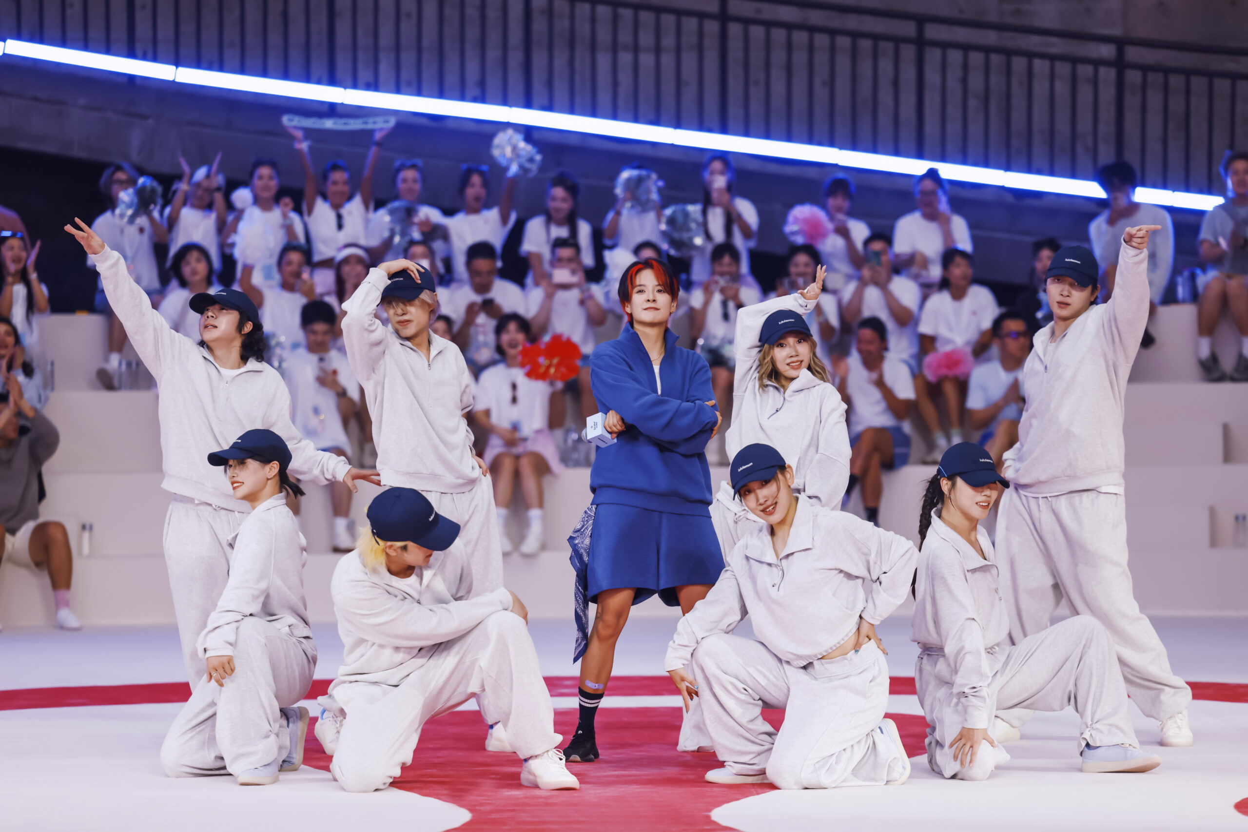 花游世界冠军亮相“Scuba动态剧场”，首次跨界啦啦操演绎力与美