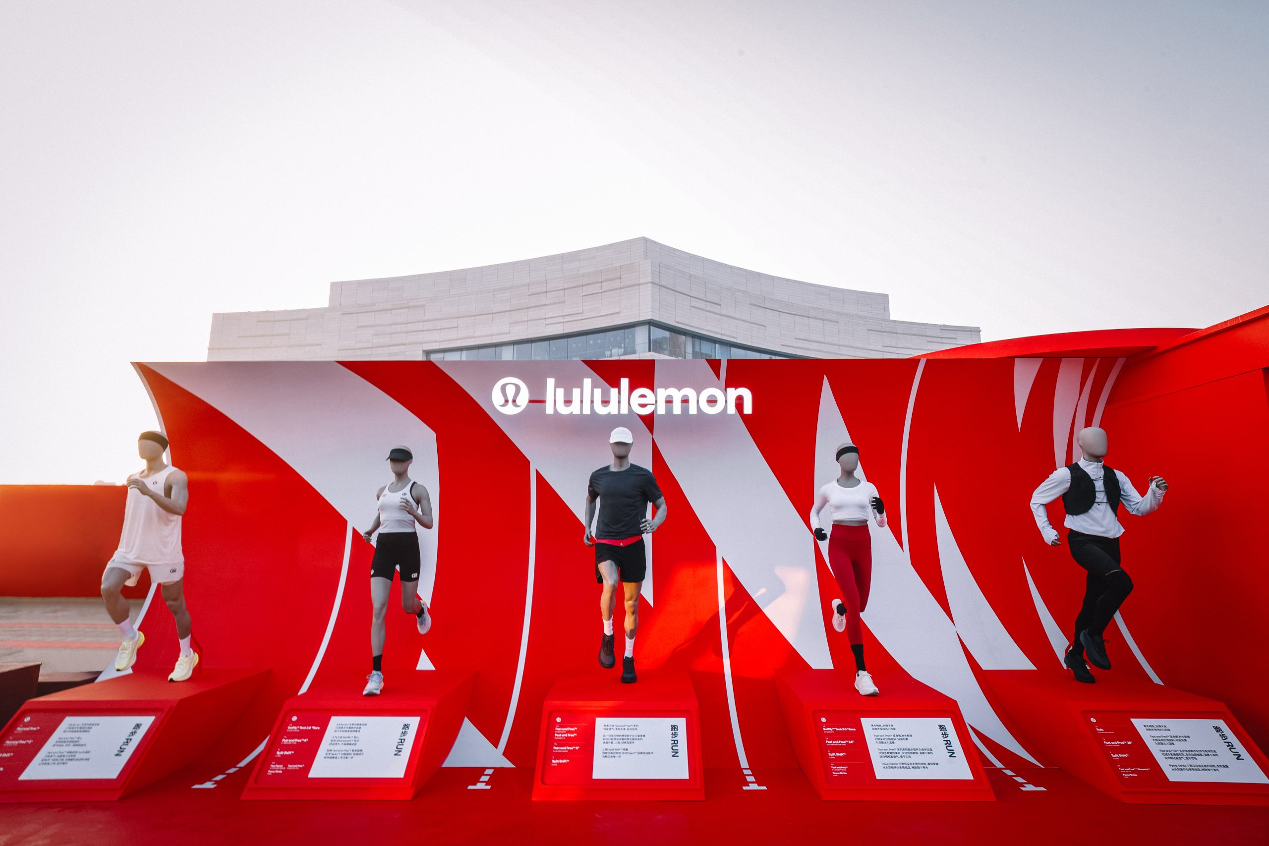 百所高校的千名大学生在沪开跑，2025高百接力赛全国总冠军诞生