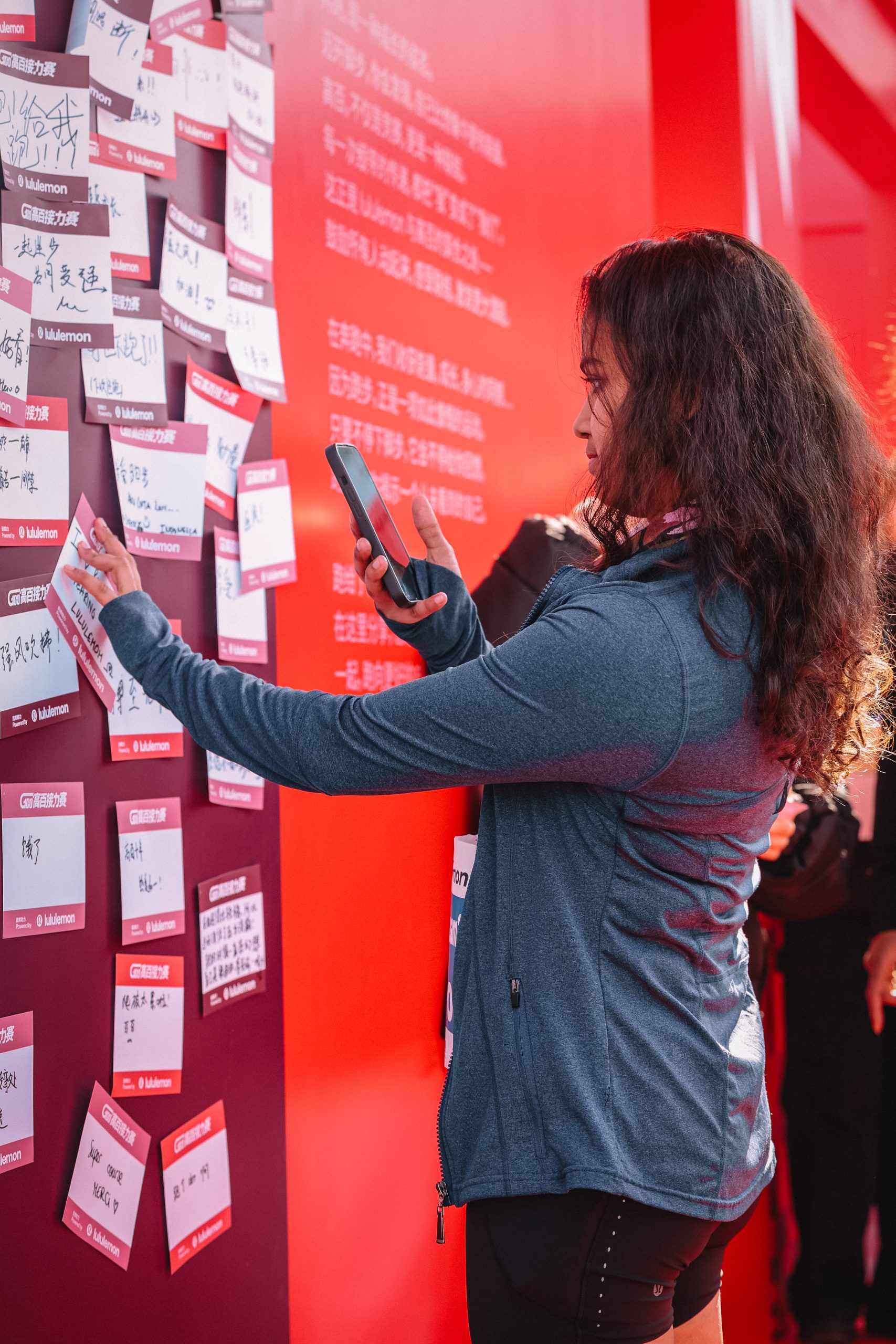 百所高校的千名大学生在沪开跑，2025高百接力赛全国总冠军诞生