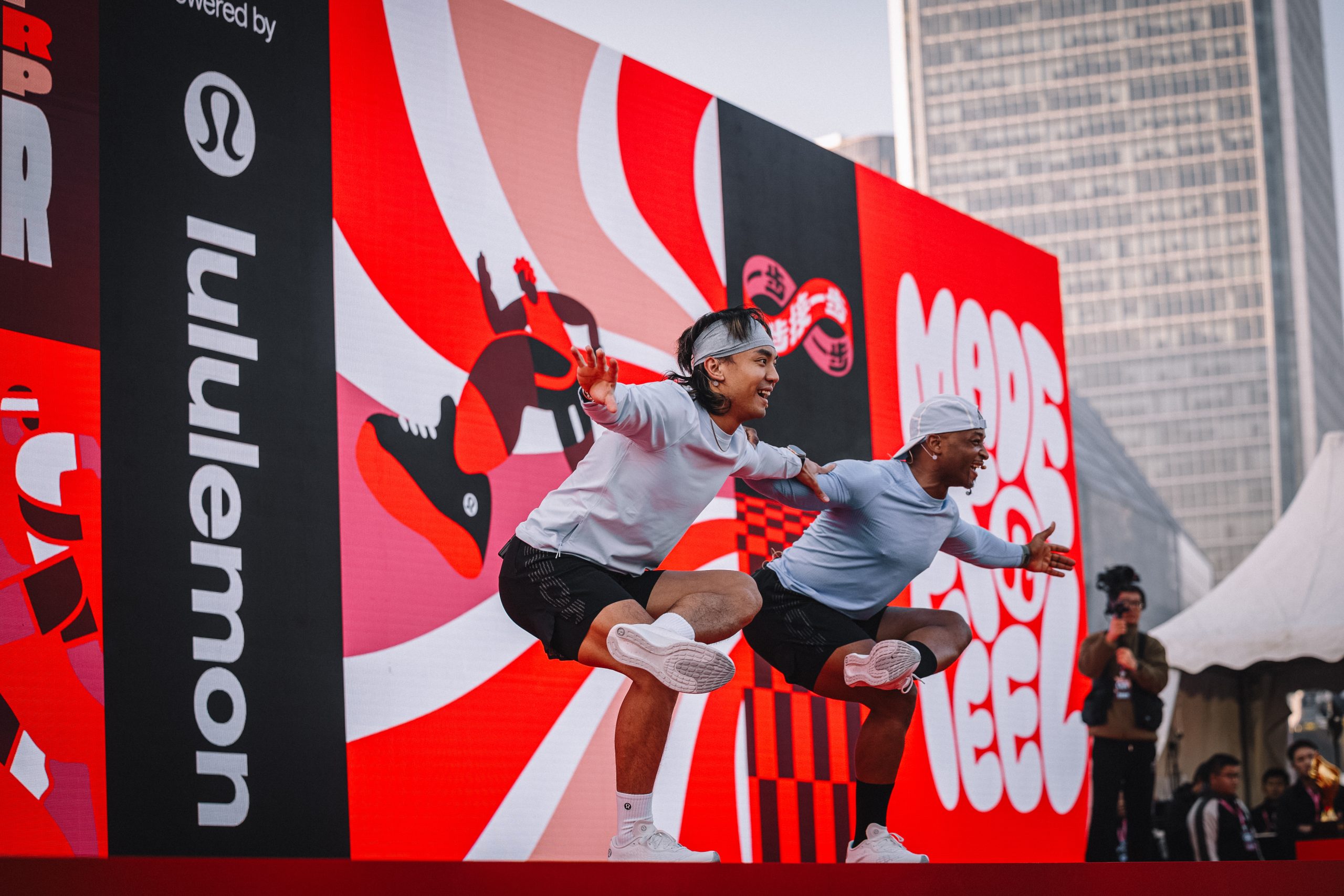 百所高校的千名大学生在沪开跑，2025高百接力赛全国总冠军诞生